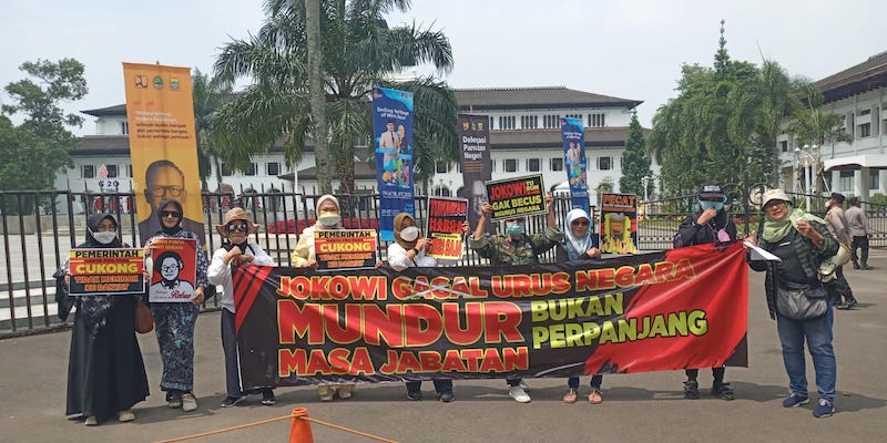 Aksi emak-emak di Gedung Sate,