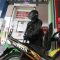 Pengendara motor mengisi BBM jenis
