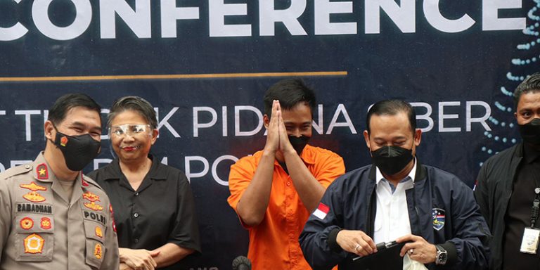 tersangka Doni Muhammad