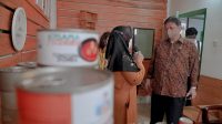 Datangi Pabrik Pengalengan Makanan, Menko Airlangga: UMKM Bisa Go Internasional