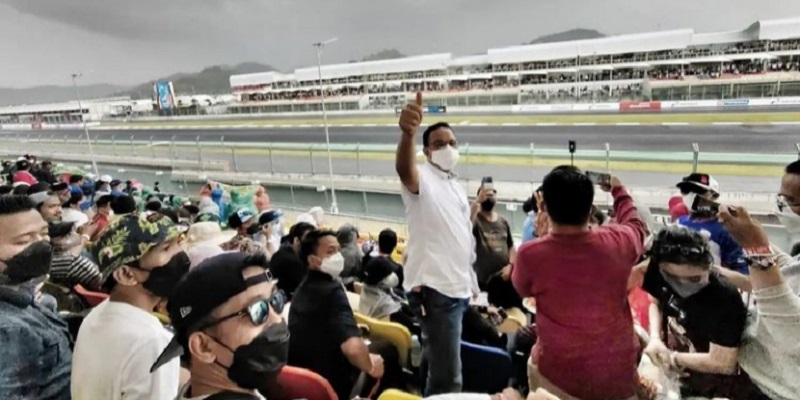 Gubernur DKI Jakarta saat menonton Moto GP