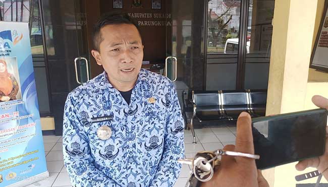 Camat Parungkuda Deden Sumpena