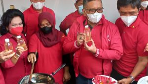 Di Acara Demo Masak, PDIP Jawab Kelangkaan Migor Lewat Minyak Kelapa