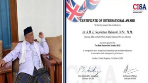 Pimpinan Ponpes Yaspida Sukabumi Sabet Penghargaan Bergengsi dari London Inggris
