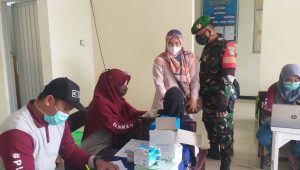 Ratusan Warga Tamanasri Sukabumi Disuntik Vaksin
