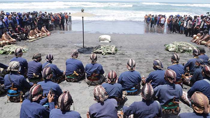 Keraton Yogyakarta Gelar Upacara Labuhan Alit