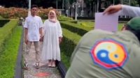 Usai Beri Modal Nikah, Ridwan Kamil Jadi Fotografer Prewedding Dadakan Pasangan Warga Sukabumi