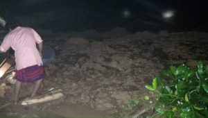 Jalan Penghubung Cikakak-Palabuhanratu Tertutup Longsor, Sawah Siap Panen Terancam