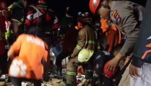 Gedung Alfamart Runtuh, Satu Korban Meninggal Dunia, Begini Kronologisnya