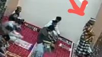 Viral Di Medsos, Seorang Jamaah Mendadak Meninggal saat Sujud di Masjid