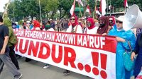 Massa Mulai Penuhi Jalan di Patung Kuda, Tuntut Jokowi Mundur