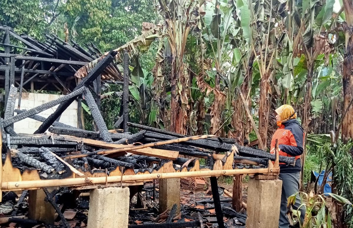 Bojonggenteng, Siti Nuraeni Saat meninjau lokasi Kebakaran di Ponpes Bojonggenteng