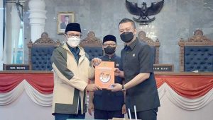 Walikota Sukabumi Serahkan LKPJ Tahun Anggaran 2021