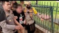Ini Penampakan Ade Armando Usai Digebukin Massa, Muka Bonyok, Diarak Setengah Telanjang