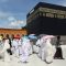 Sejumlah jamaah calon haji dan umroh