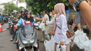 Sepanjang Ramadan RAI Heri Gunawan Tebar 15 Ribu Takjil dan Minuman Segar Berartea