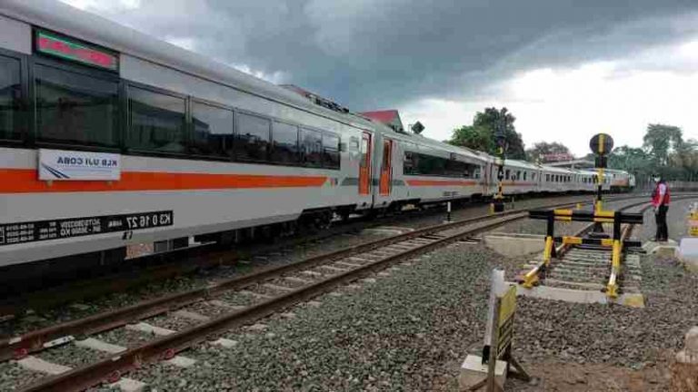 Kereta API (KA) Pangrango Bogor-Sukabumi