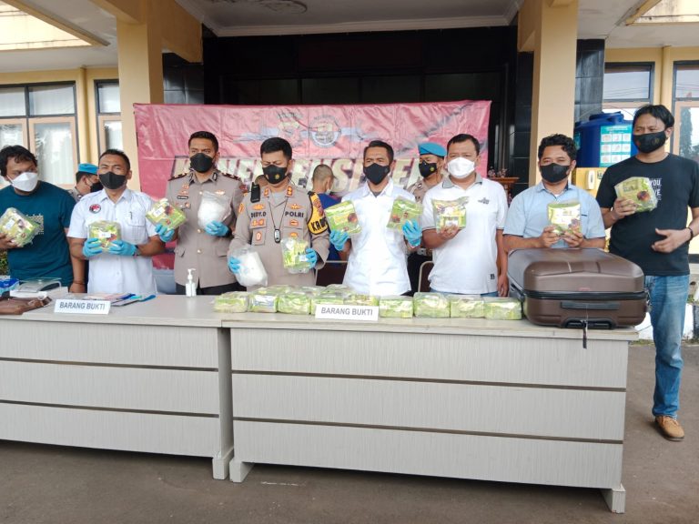 Pers rilis tindak pidana narkotika jenis sabu di Mapolres Sukabumi.
