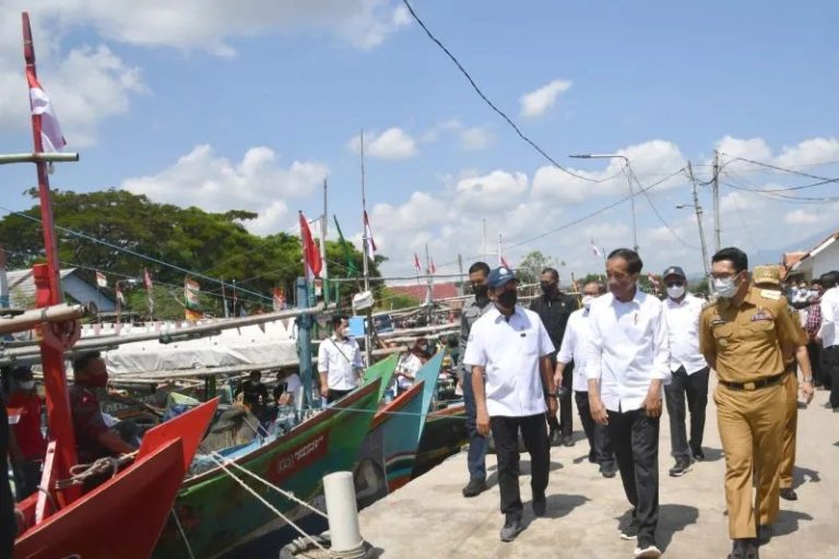 Gubernur Jawa Barat Ridwan Kamil saat mendampingi Presiden RI Joko Widodo