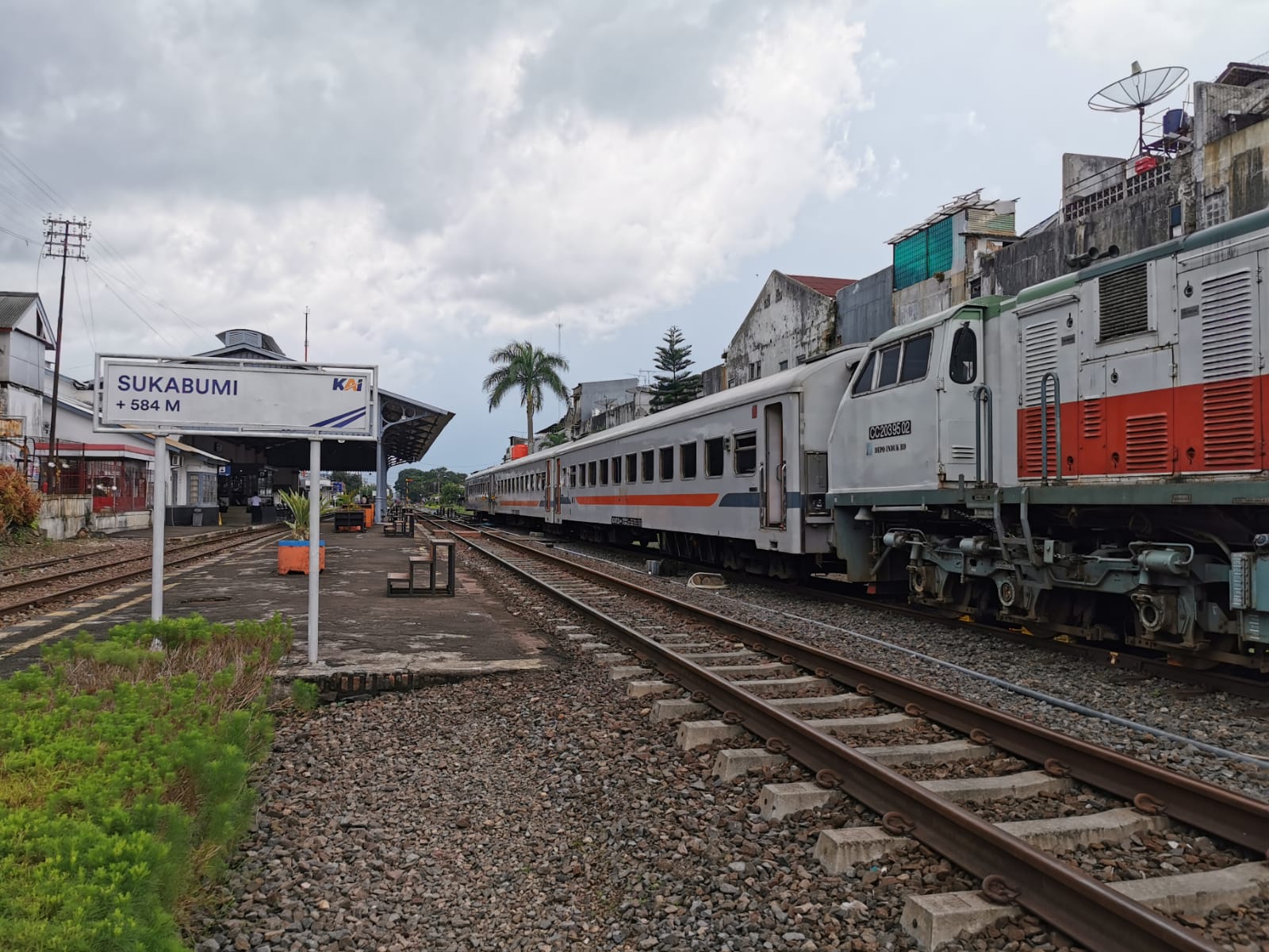 Suasana Station Sukabumi saat Kereta Api (KA) Pangrango Sukabumi-Bogor