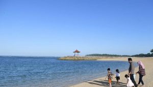 Suasana Presiden Jokowi Nikmati Liburan bersama cucu di Pantai Nusa Dua Bali