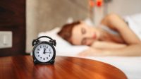 Ternyata Menukar Jam Tidur Malam di Siang Hari Ada Bahayanya