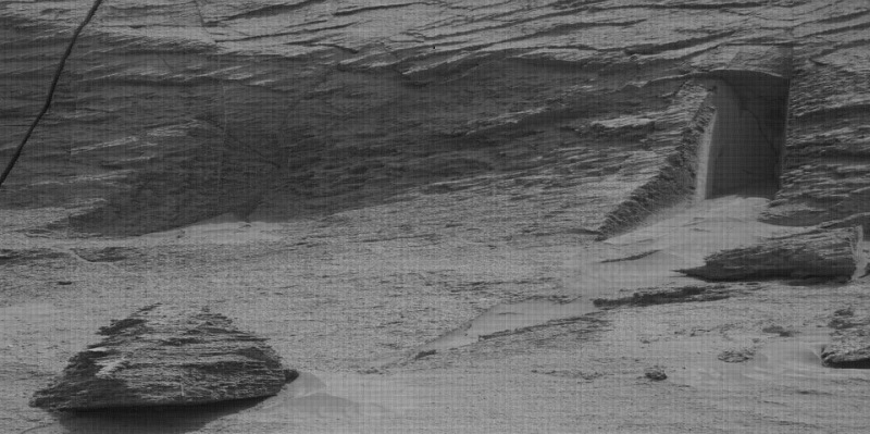 Gambar sebuah celah dari patahan di Mars
