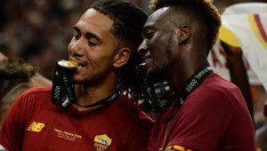 Chris Smalling Tembok AS Roma yang Sulit Ditembus, MU Menyesal ?