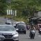 Sejumlah kendaraan melintas di Jalan Lingkar Nagreg,