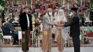 Perkenalan Kilat, Ini Sosok Makcomblang Dibalik Pernikahan Adik Jokowi dan Ketua MK