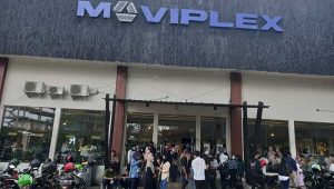 Pengunjung Moviplex Sukabumi Membludak , Lalin Tersendat