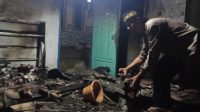 Lupa Mematikan Lilin, Warung di Simpenan Sukabumi Hangus Terbakar