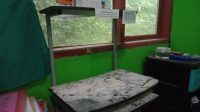 Kondisi jendela ruang guru SDN Sirnarasa Desa Cibodas, Kecamatan Palabuhanratu