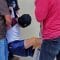 Petugas membawa pelaku penculikan anak