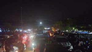 Suasana Pantai Palangpang Geopark Ciletuh Dipadati Wisatawan, Ada 1000 Lampion Diterbangkan