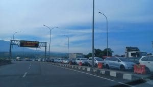 Long Weekend, Jalan Menuju Sukabumi Kembali Macet Parah, Antrean Panjang Mengular di Exit Tol hingga Cicurug