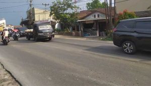 Jalan Cicurug Sukabumi Didemo Dulu, Baru Diperbaiki