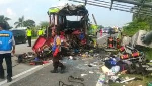 Lagi Bus Rombongan Pariwisata Kecelakaan di Mojokerto, 13 Orang Tewas, 12 Luka Berat
