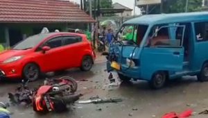 Motor Tabrak Angkot di Narogong Klapanunggal, Satu Orang Meninggal