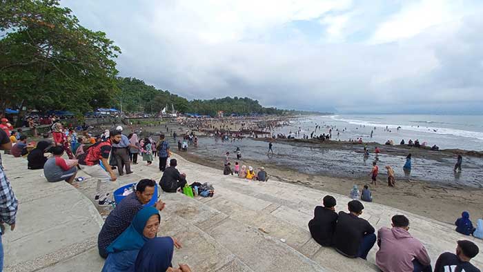 Pantai Karanghawu Sukabumi