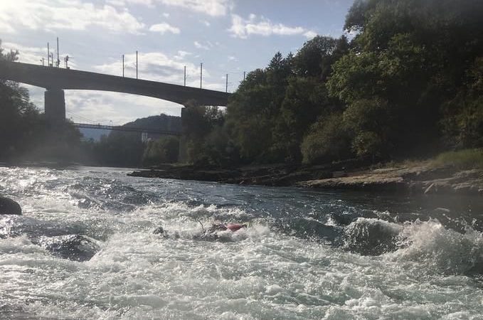 Kondisi sungai Aaree, Bern Swiss saat deras.