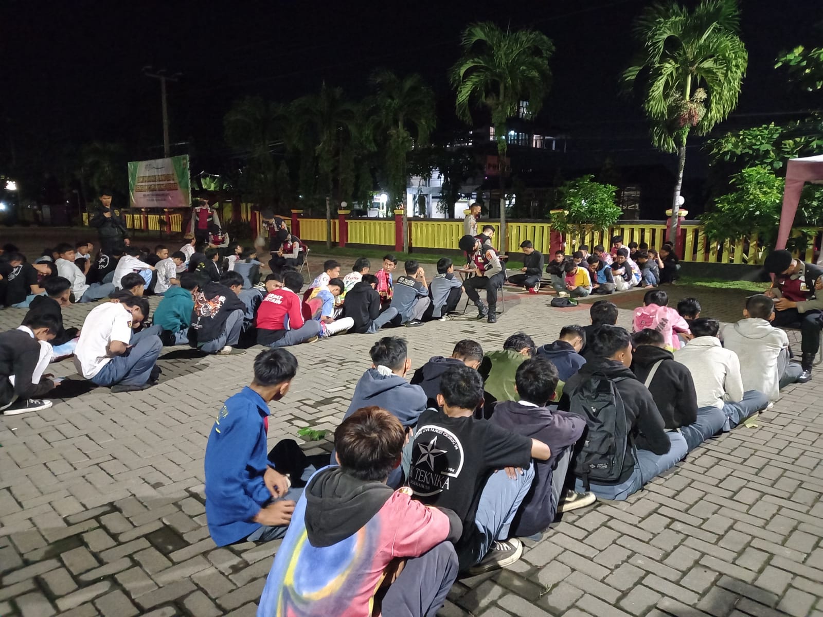 Puluhan Remaja dari salah satu SMK swasta saat diamankan jajaran kepolisian polres Sukabumi.