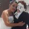 Meirivone Rocha Moraes diberi boneka