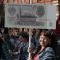 Seorang demonstran yang mayoritas wanita