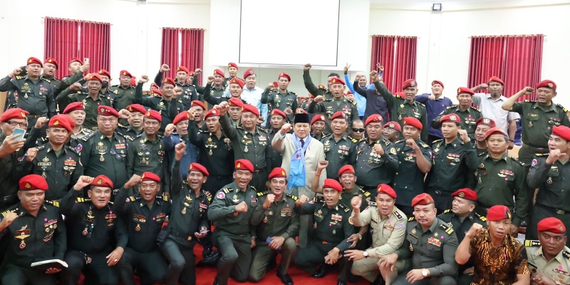 Menteri Pertahanan RI Prabowo Subianto saat melakukan reuni dengan prajurit
