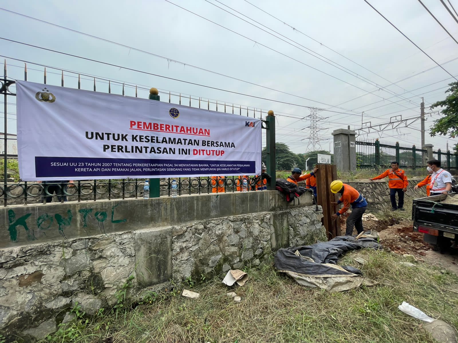 PT KAI tutup perlintasan kereta api