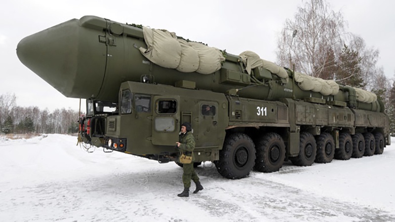 Pasukan Rusia menunjukan peralatan