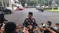 Ustadz Adi Hidayat turut bertakziah ke Ridwan Kamil atas wafatnya Emmeril Kahn Mumtadz