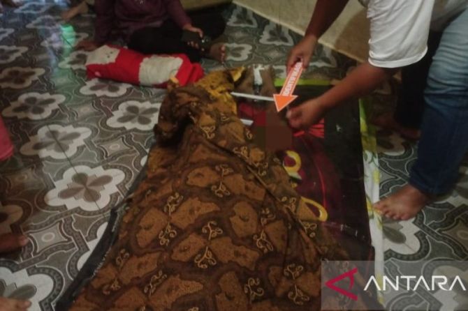 Polisi mengidentifikasi tubuh korban yang tewas dengan cara