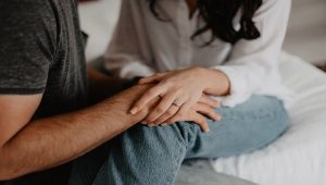 Mulai Curiga Pasangan Selingkuh? Coba Lakukan Enam Perkara Ini Sebelum Overthingking